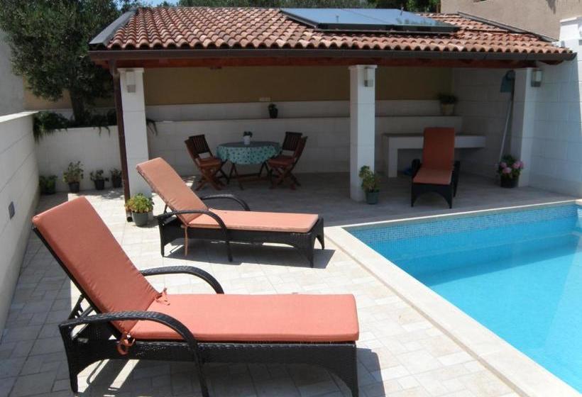 בית מלון כפרי Villa Marica Primosten