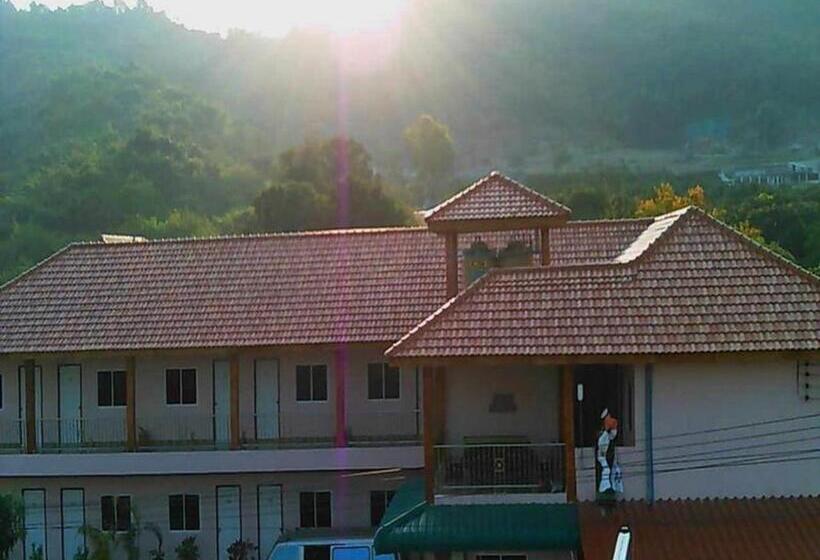 هتل Wattana Hill Resort