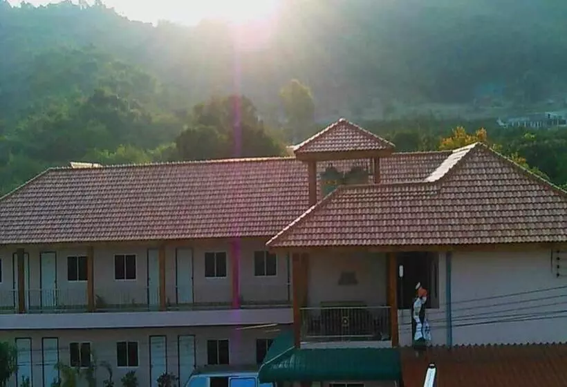 هتل Wattana Hill Resort