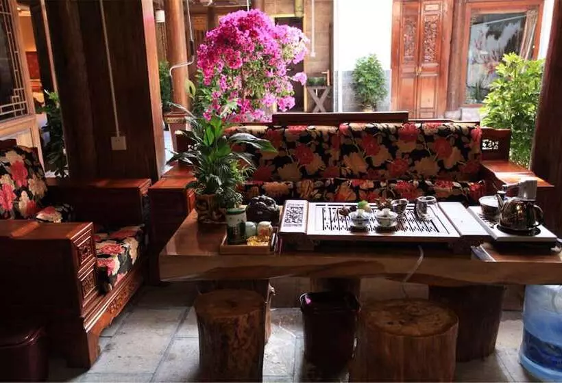 Hotelli Lijiang Xueshanyu Inn