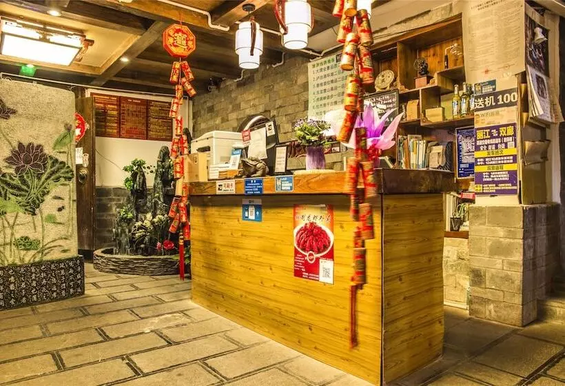 Hotelli Lijiang Xueshanyu Inn