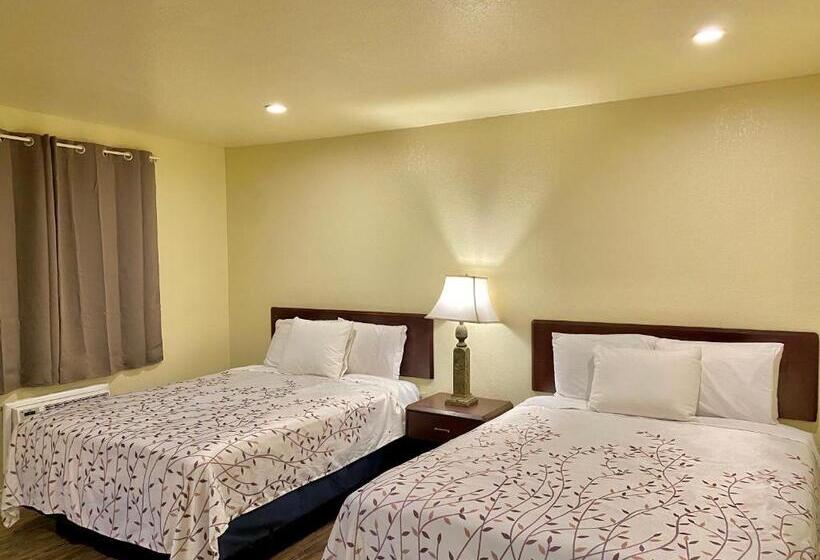 Отель Whistling Pines   Daily & Extended Stay, Elizabeth City
