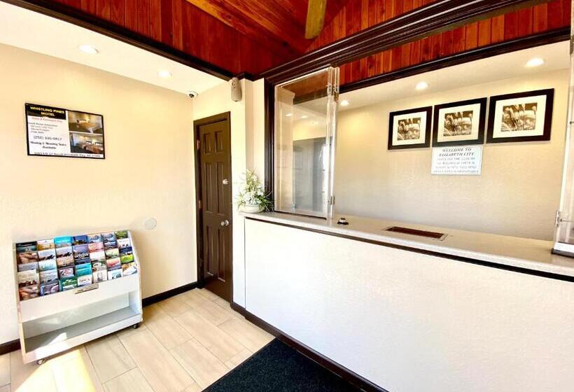 Отель Whistling Pines   Daily & Extended Stay, Elizabeth City