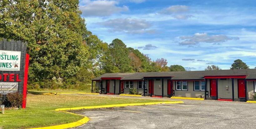 Отель Whistling Pines   Daily & Extended Stay, Elizabeth City