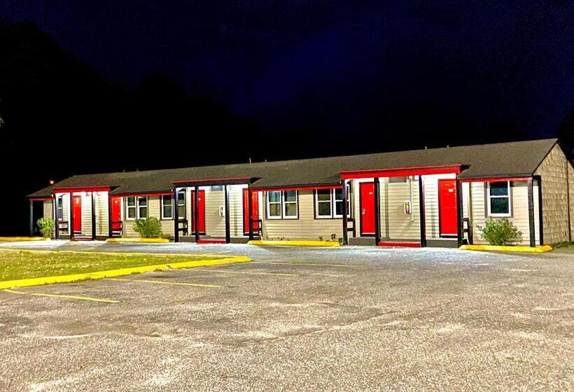 Отель Whistling Pines   Daily & Extended Stay, Elizabeth City