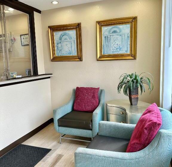 Отель Whistling Pines   Daily & Extended Stay, Elizabeth City