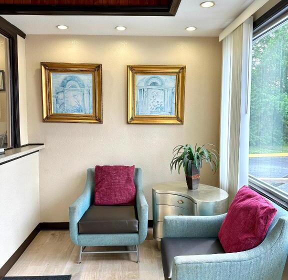 Отель Whistling Pines   Daily & Extended Stay, Elizabeth City