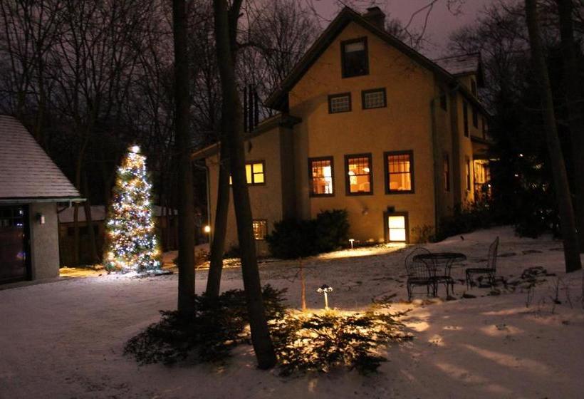 Hotel Avalyn Garden Bed And Breakfast