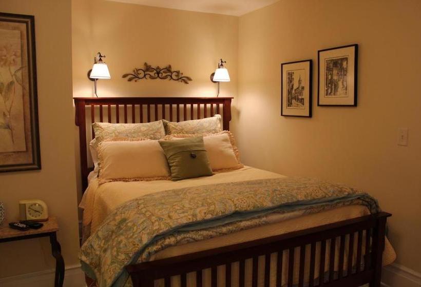 Hotel Avalyn Garden Bed And Breakfast