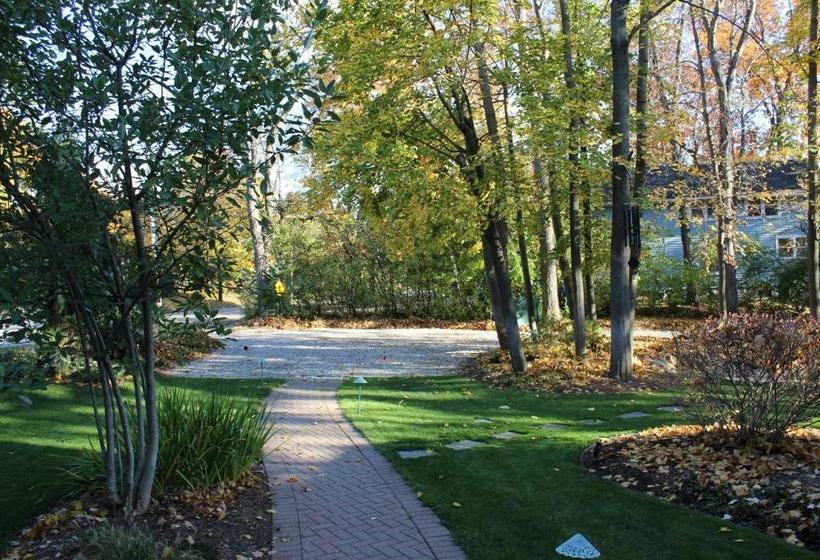 Hotel Avalyn Garden Bed And Breakfast