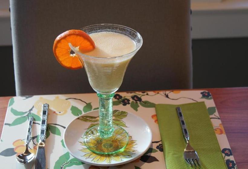 Hotel Avalyn Garden Bed And Breakfast