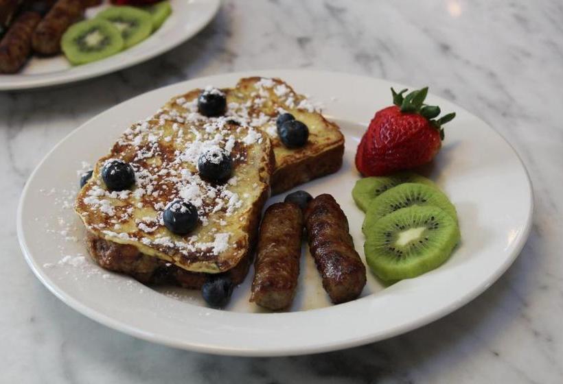 Hotel Avalyn Garden Bed And Breakfast