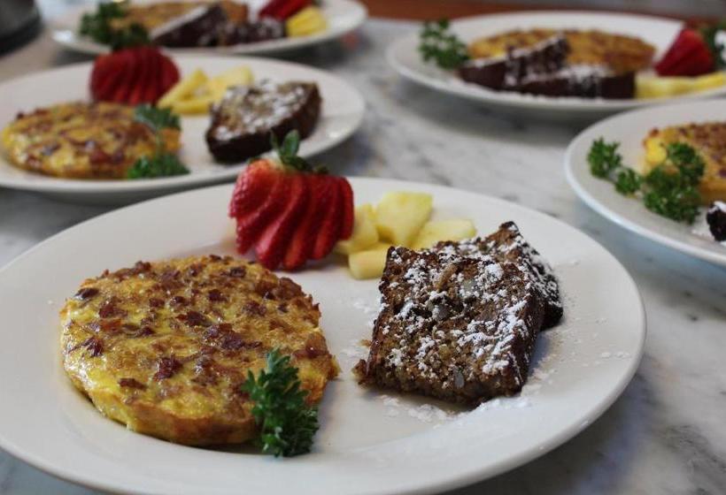 Hotel Avalyn Garden Bed And Breakfast