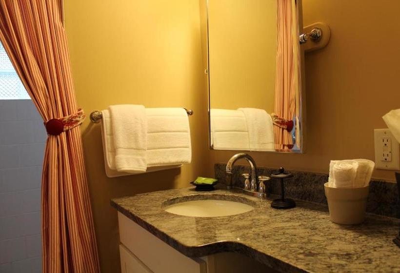 Hotel Avalyn Garden Bed And Breakfast