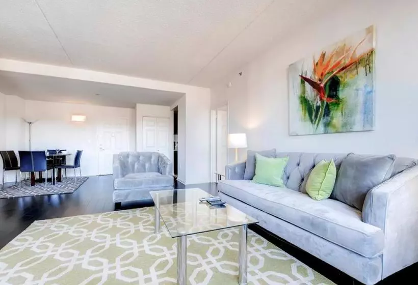 ホテル Global Luxury Suites Next To Providence Place Shopping Mall