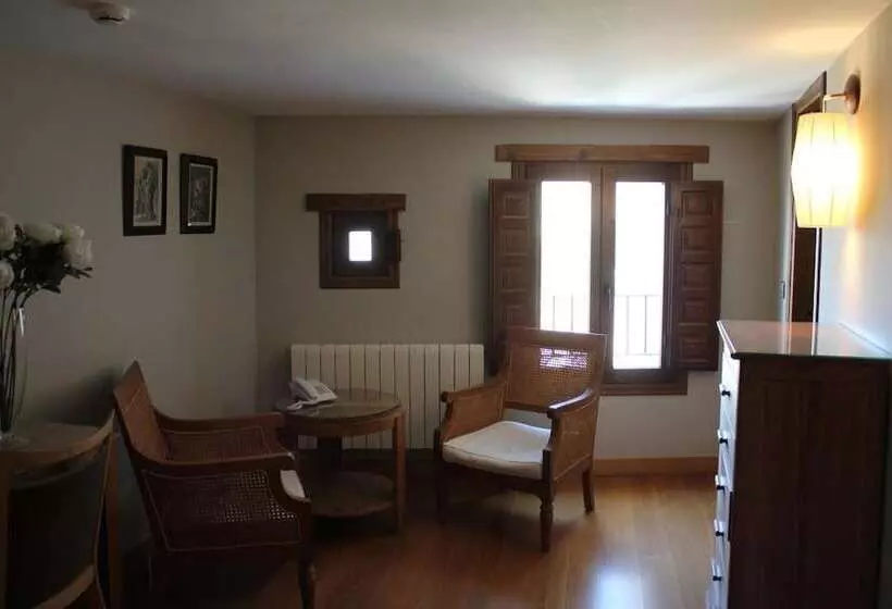 هتل Hospedería De Cuenca