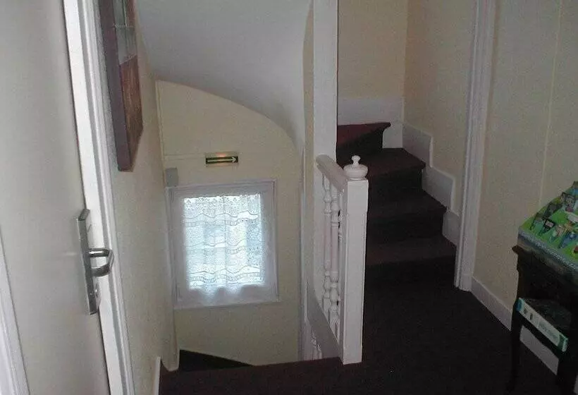 Hotelli La Champagne Ardenne   Cabourg