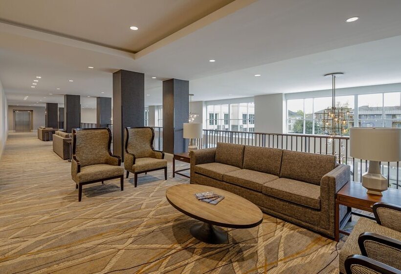 Отель Madison & Shenandoah Conference Ctr