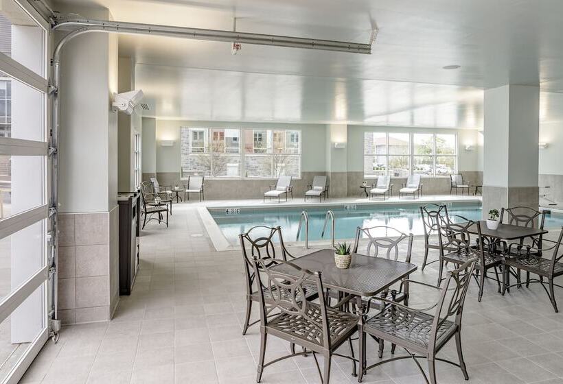 Отель Madison & Shenandoah Conference Ctr