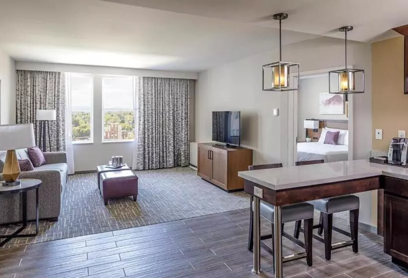 ホテル Madison & Shenandoah Conference Ctr