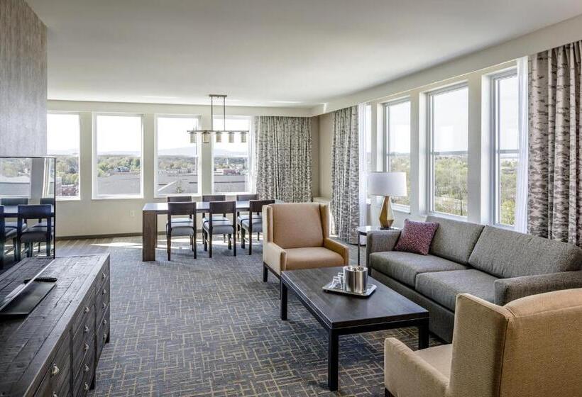 Отель Madison & Shenandoah Conference Ctr