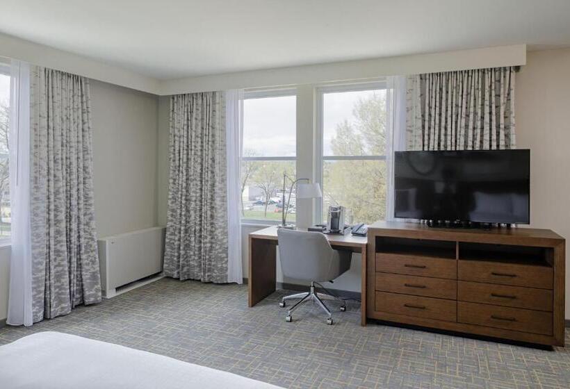 Отель Madison & Shenandoah Conference Ctr