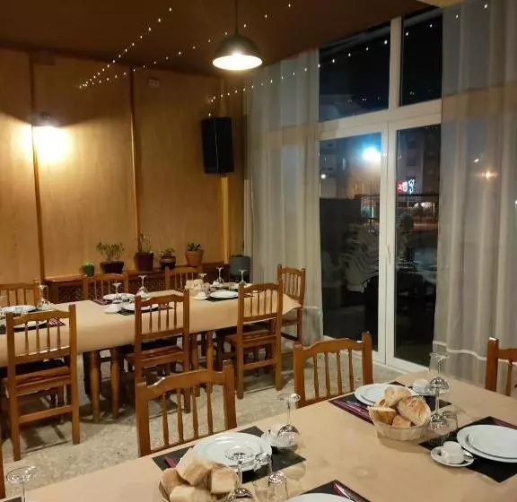 Hotelli Pensión Los Trillizos