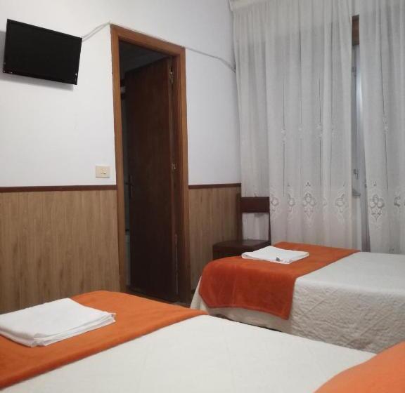 هتل Pensión Los Trillizos