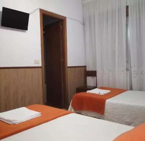 Hotelli Pensión Los Trillizos