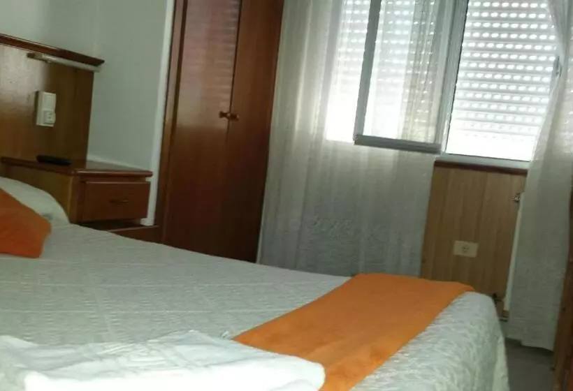 Hotelli Pensión Los Trillizos