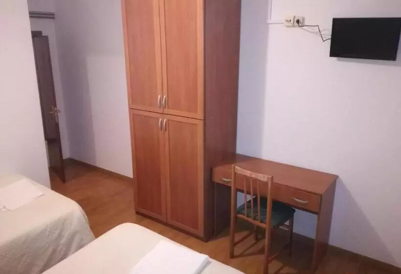 Hotelli Pensión Los Trillizos