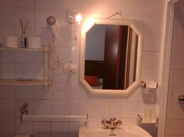 Hotelli Pensión Los Trillizos