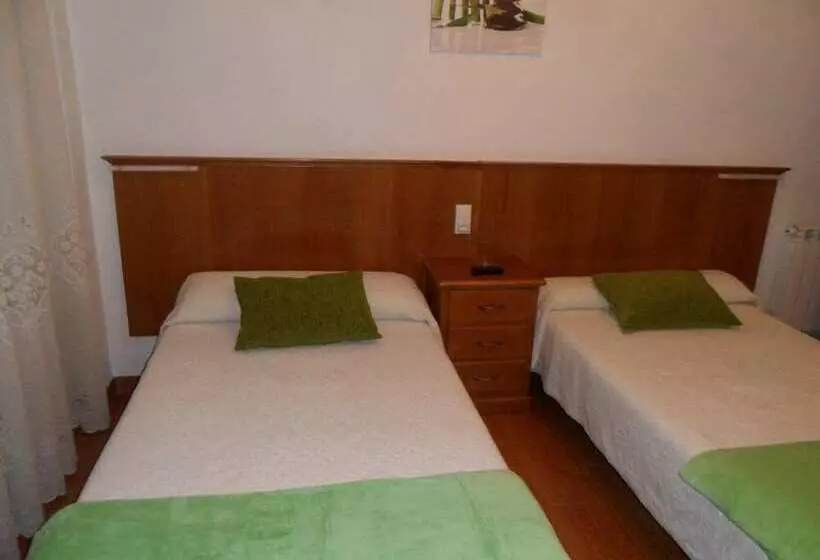 Hotelli Pensión Los Trillizos