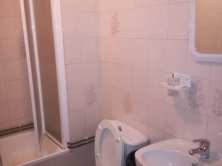 هتل Pensión Los Trillizos