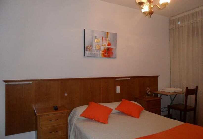 هتل Pensión Los Trillizos