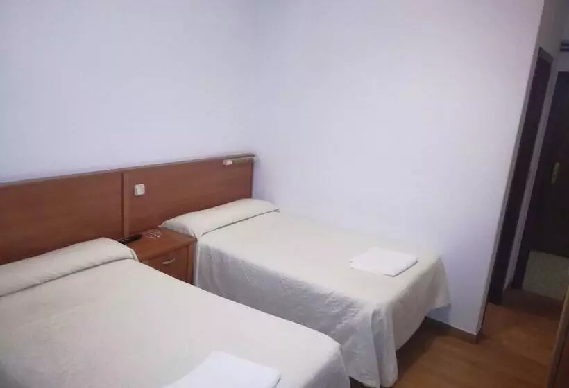 Hotelli Pensión Los Trillizos