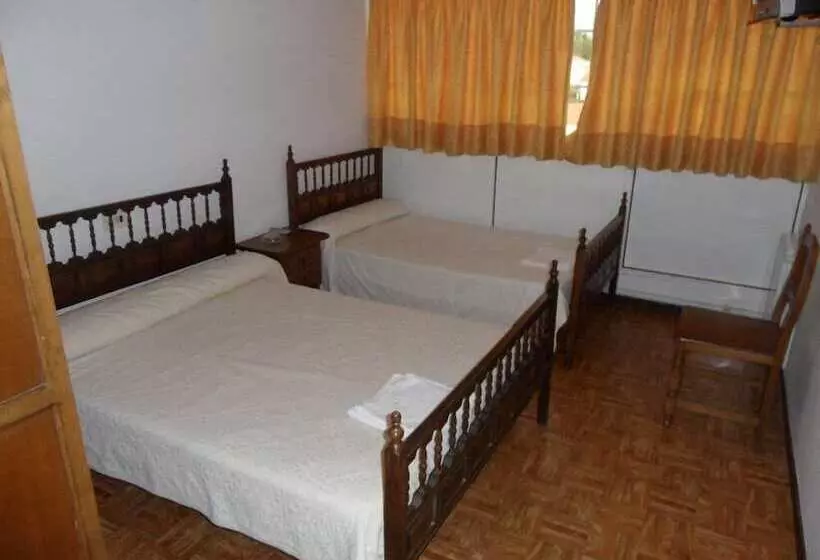 Hotelli Pensión Los Trillizos