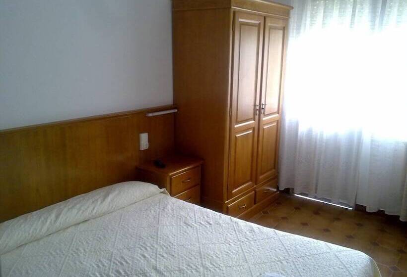 هتل Pensión Los Trillizos