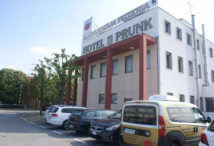 هتل Prunk