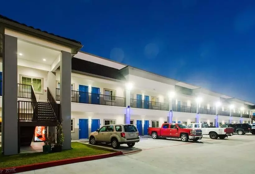 هتل Scottish Inn & Suites  Atascocita