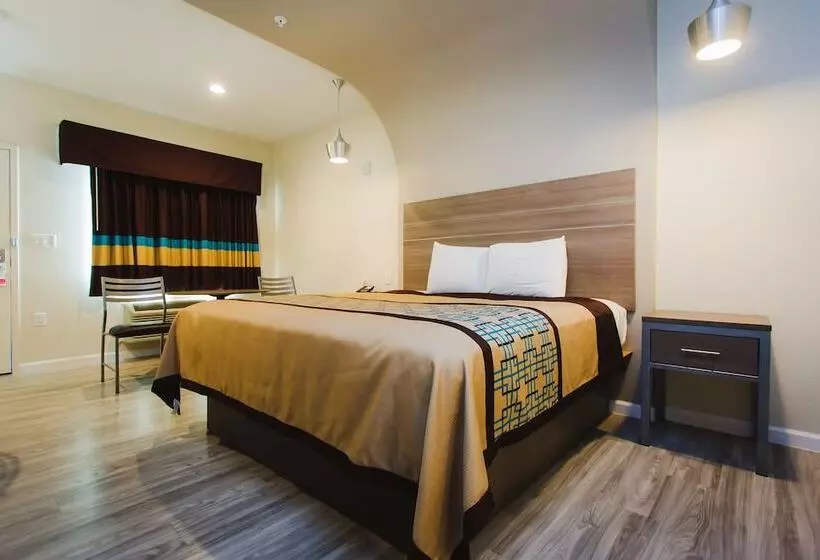 هتل Scottish Inn & Suites  Atascocita