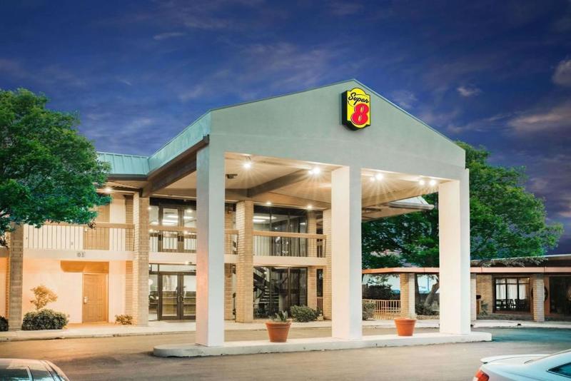 فندق Super 8 By Wyndham Sonora