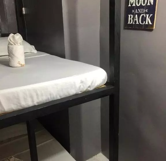 Hotel Island Hostel