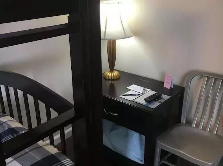 Hotelli The Waldport Inn