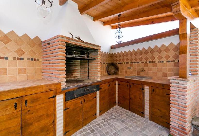 هتل Villa Mirto Canovas Nerja