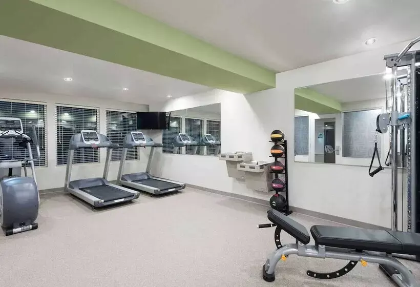 Hotelli Woodspring Suites Buford Near Mall Of Georgia Lake Lanier