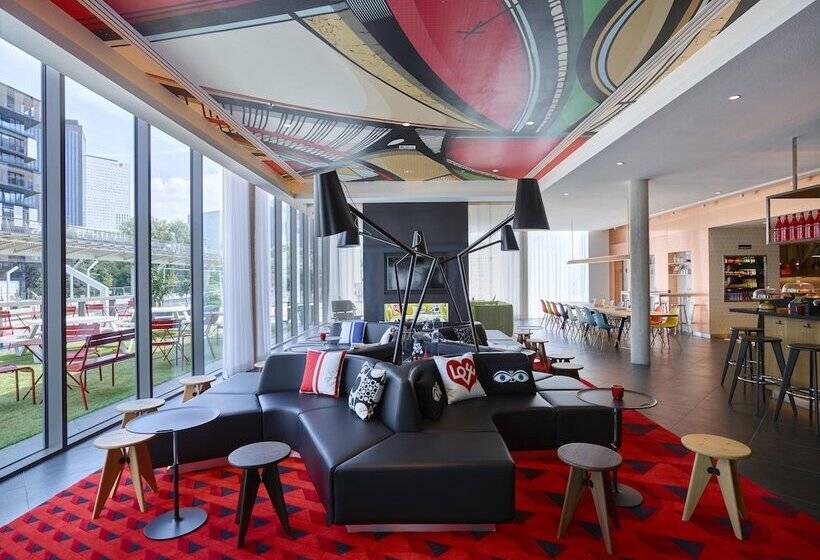 هتل Citizenm Paris La Defense