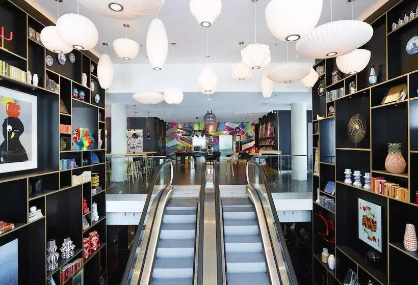 ホテル Citizenm Paris La Defense