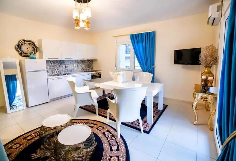 Hotelli Deluxe Apartments