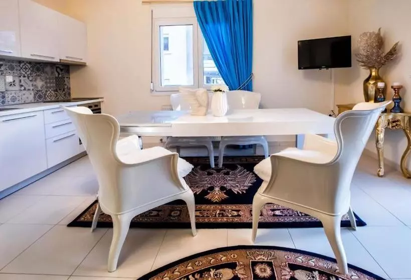 Hotelli Deluxe Apartments